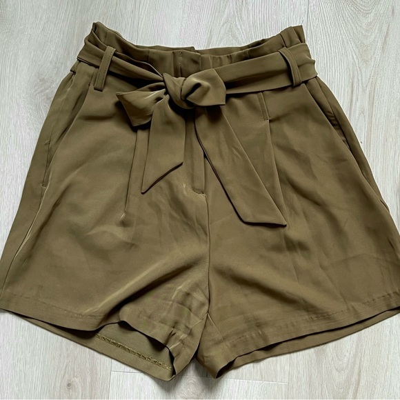 Dynamite - Dressy Tie Shorts Green Size XS - Picture 6 of 10